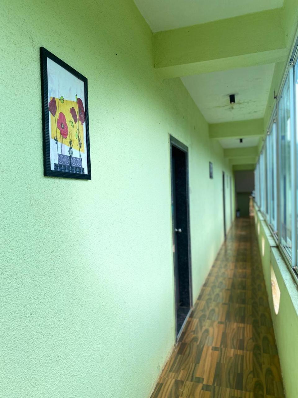 Hotel Golden Galaxy And Restaurant 马哈巴莱斯赫瓦尔 外观 照片