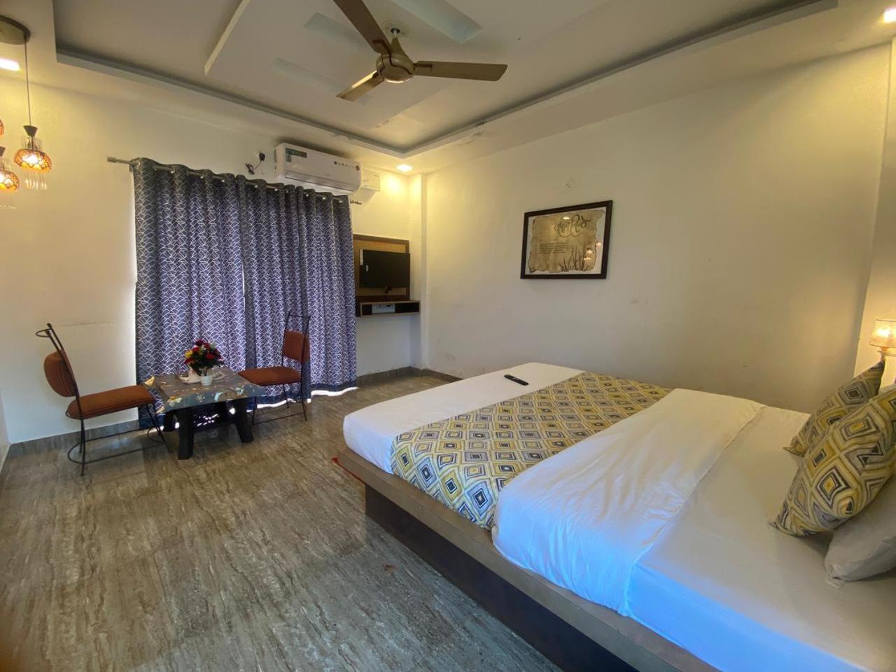 Hotel Golden Galaxy And Restaurant 马哈巴莱斯赫瓦尔 外观 照片